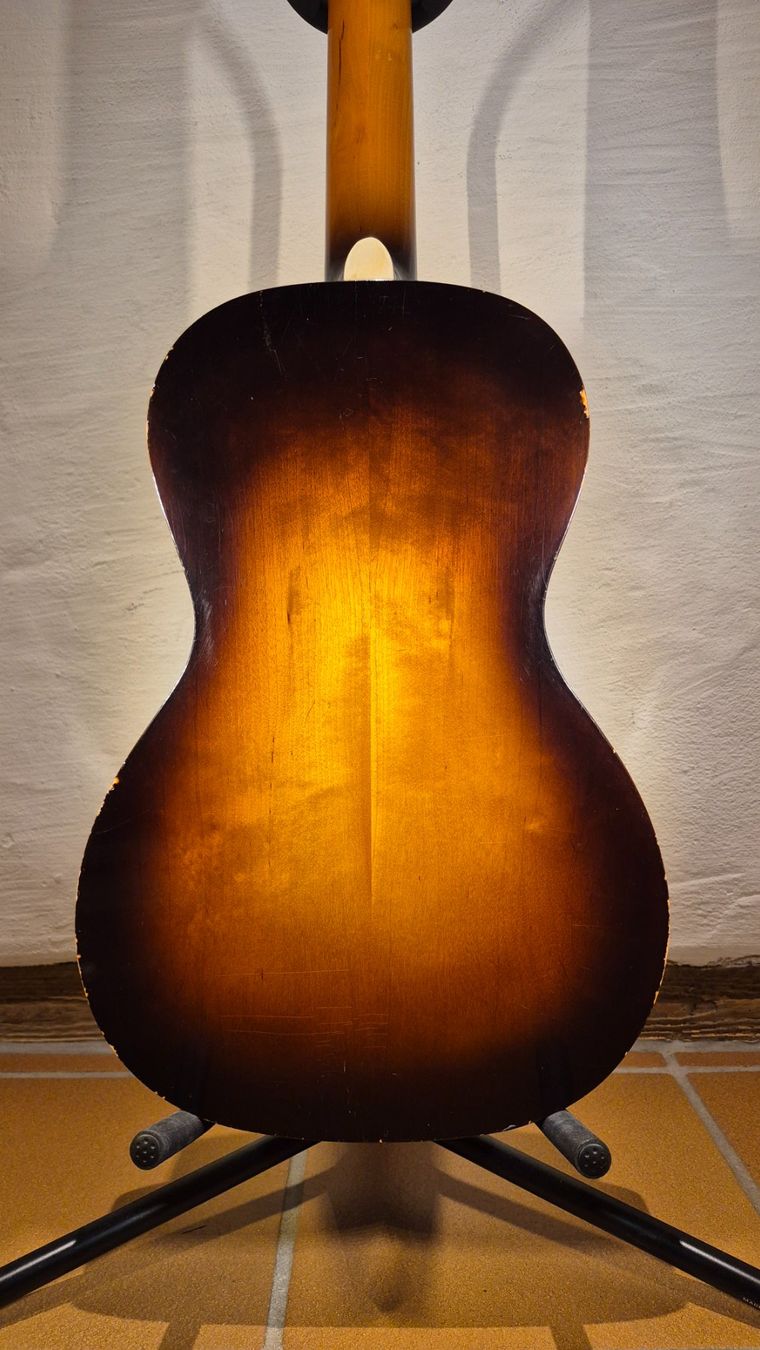 Strumenti musicali: Antike Parlor Gitarre Levin 60 1946 – Usato da Winterthur venduto da NorrSydGuitars 4
