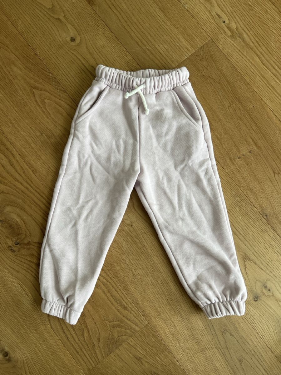 Lotti & Set di vestiti: Mädchen Hosen Set Grösse 98 – Usato da Pfäffikon SZ venduto da sus_59k8 2