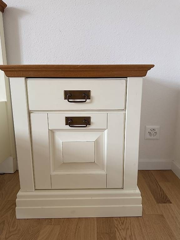 Tables de nuit: 2 Nachttische – D'occasion à Riehen par Selina.Angelina