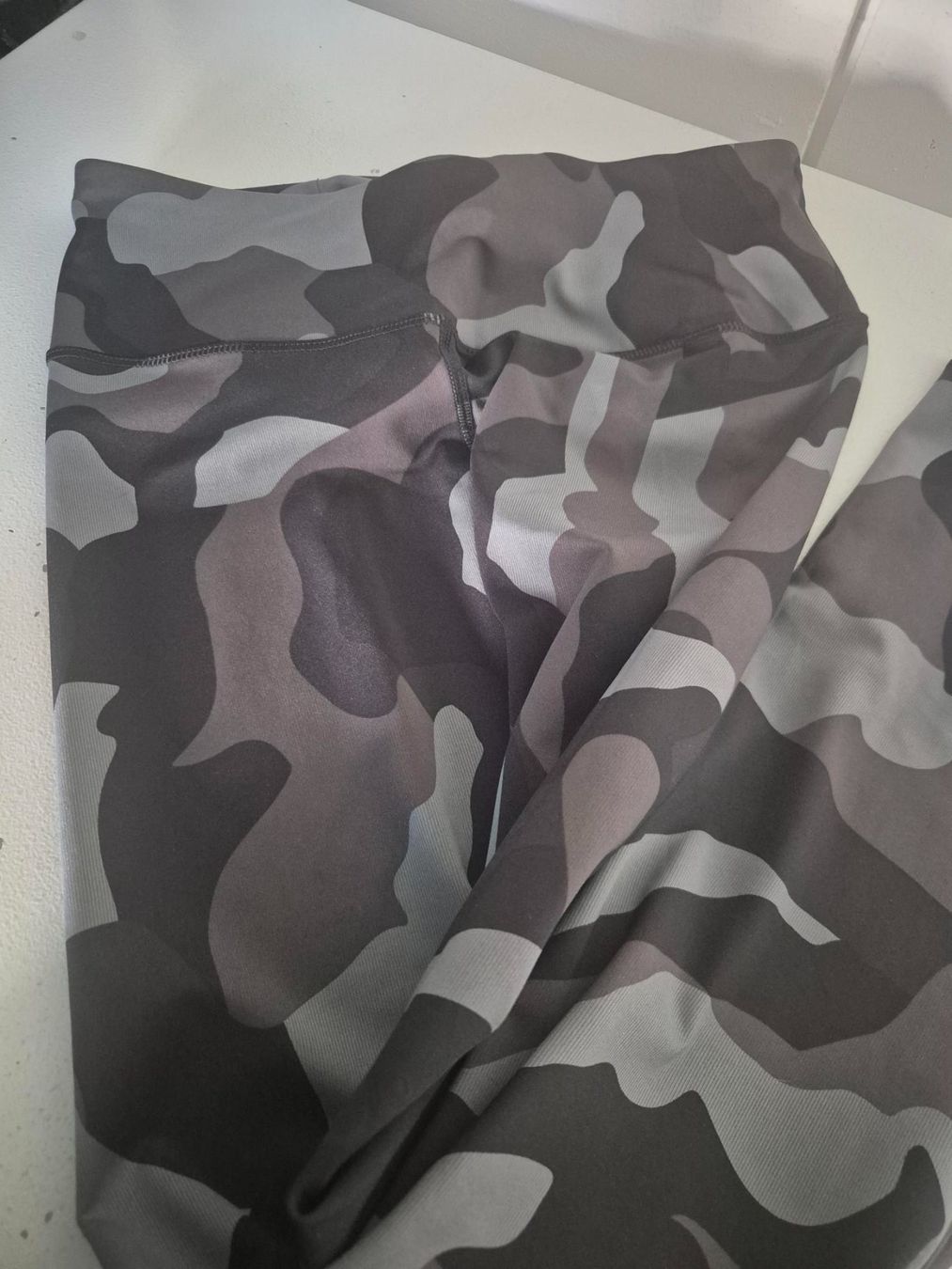 Under Armour Leggings: Under Armour Leggings, Grösse M – Nuovo (secondo la descrizione) da Laupen BE venduto da ctr_2nct 1