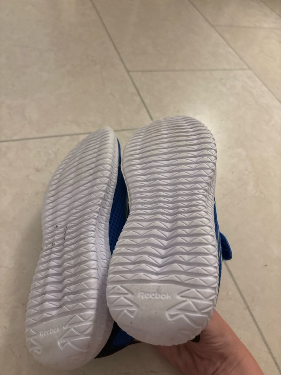 Reebok Scarpe per ragazzi: Reebok Hallenschuh gr 34 – Usato da Unterseen venduto da Jubrunner 1