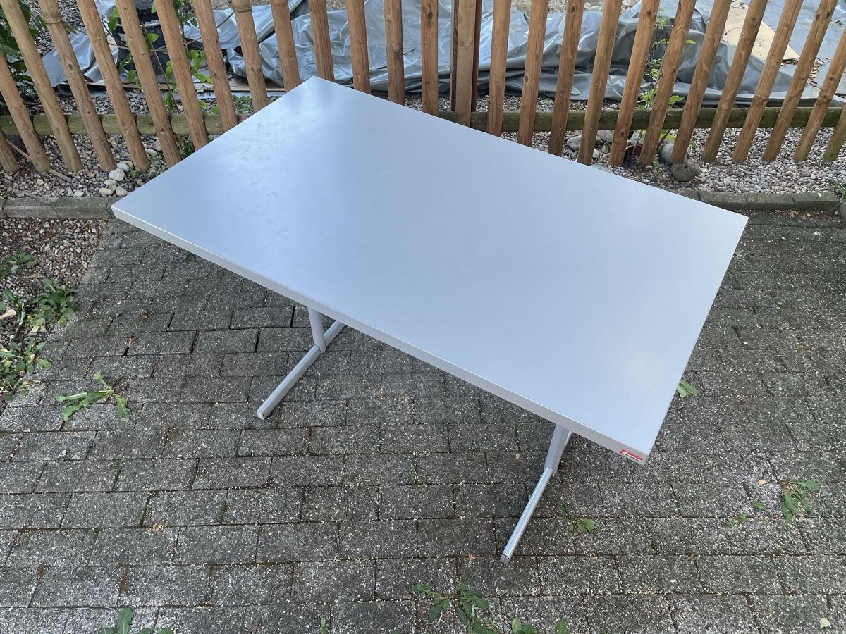 Schaffner Tavoli: Schaffner Gartentisch grau – Usato da Winterthur venduto da Kingori