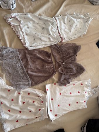 Damen Pyjama Set 3-teilig mit Muster und Spitze gebraucht