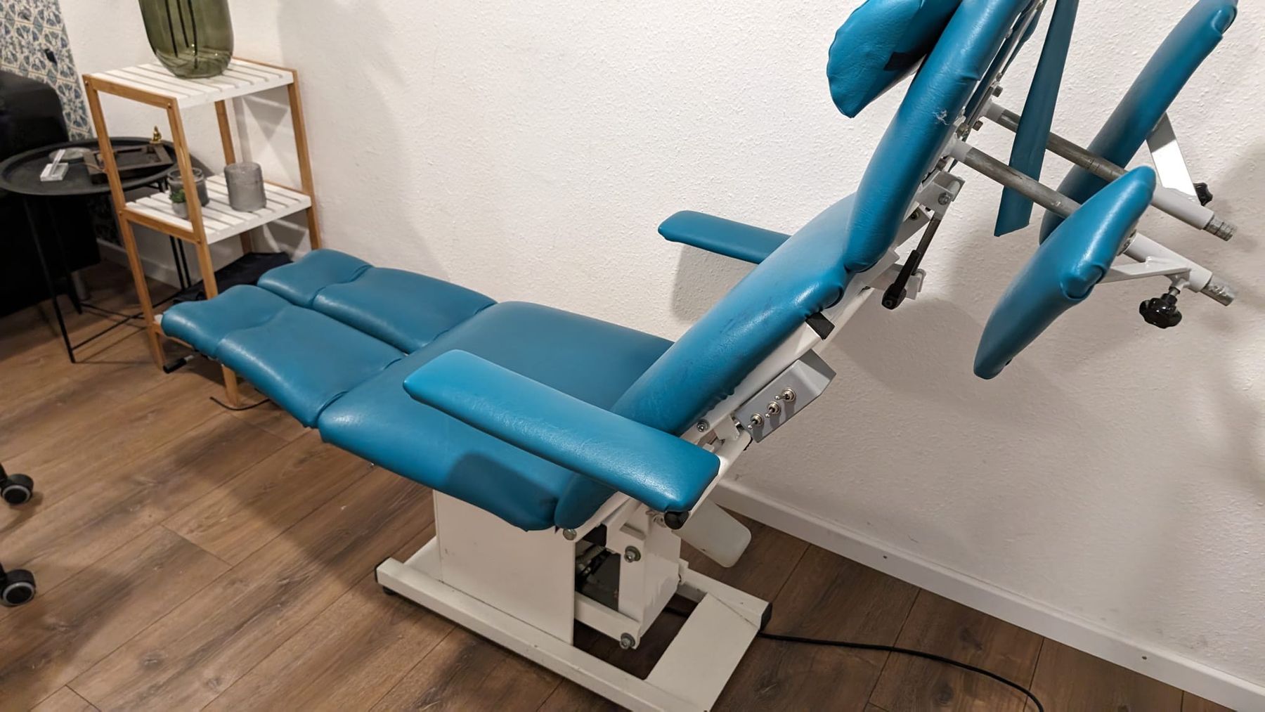 Lettini & sedie per cosmetici: Tattoo-Massagestuhl – Usato da Speicherschwendi venduto da papaheyer