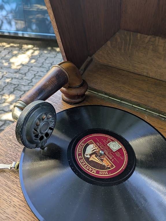 Tourne-disques: Grammophon mit Shellacplatten – D'occasion à Sursee par Buholz0 2