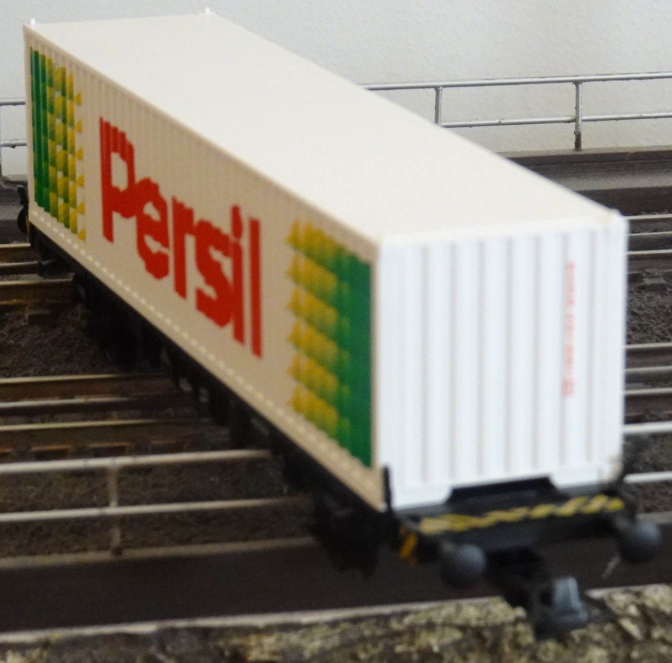 Roco Modellini di ferrovie: Fleischmann 5244, Container-Tragwagen "PERSIL" der DB – Usato da Grossaffoltern venduto da berner85 4