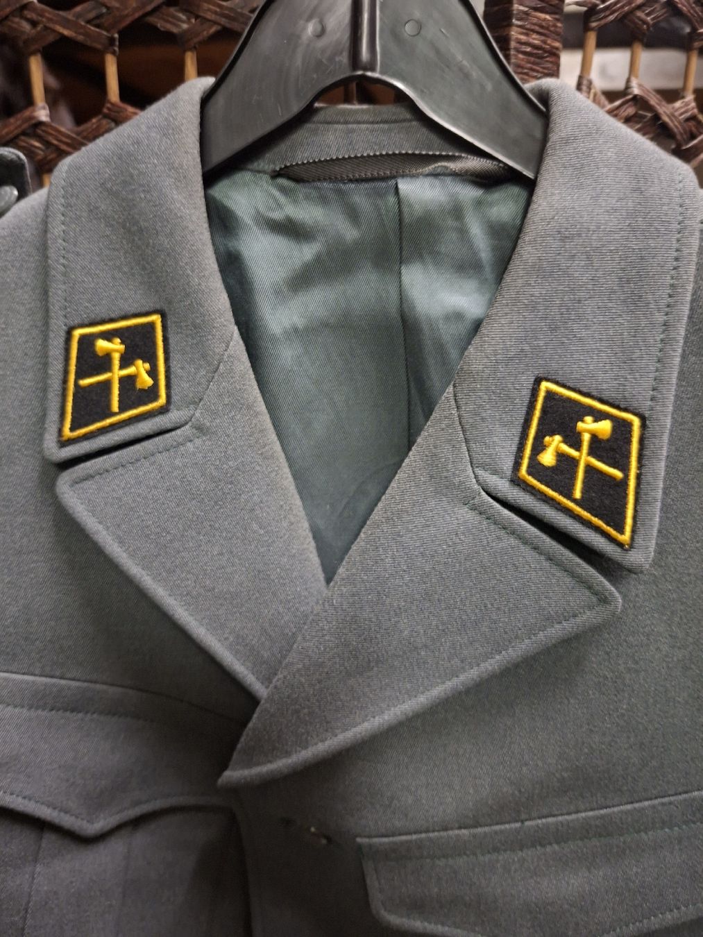 Schweizer Armee Uniformi: Original Schweizer Militär Jacke, Schild, – Usato da Grossdietwil venduto da mahsoumi 2