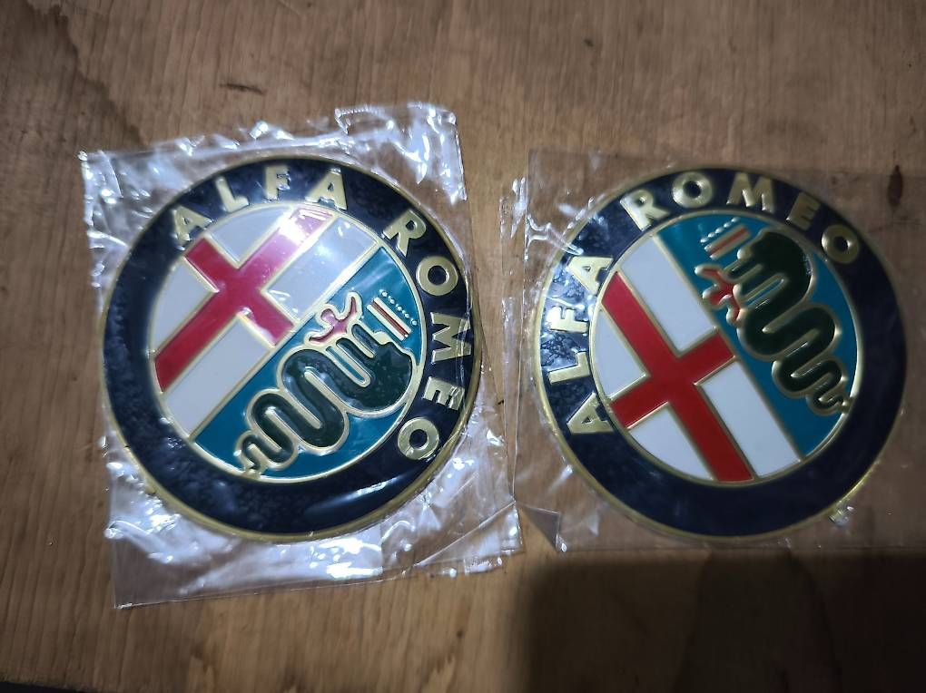 Tutti pezzi di ricambio auto: Alfa Romeo Logo x2 neu  – Usato da Zihlschlacht venduto da rad_vvm9