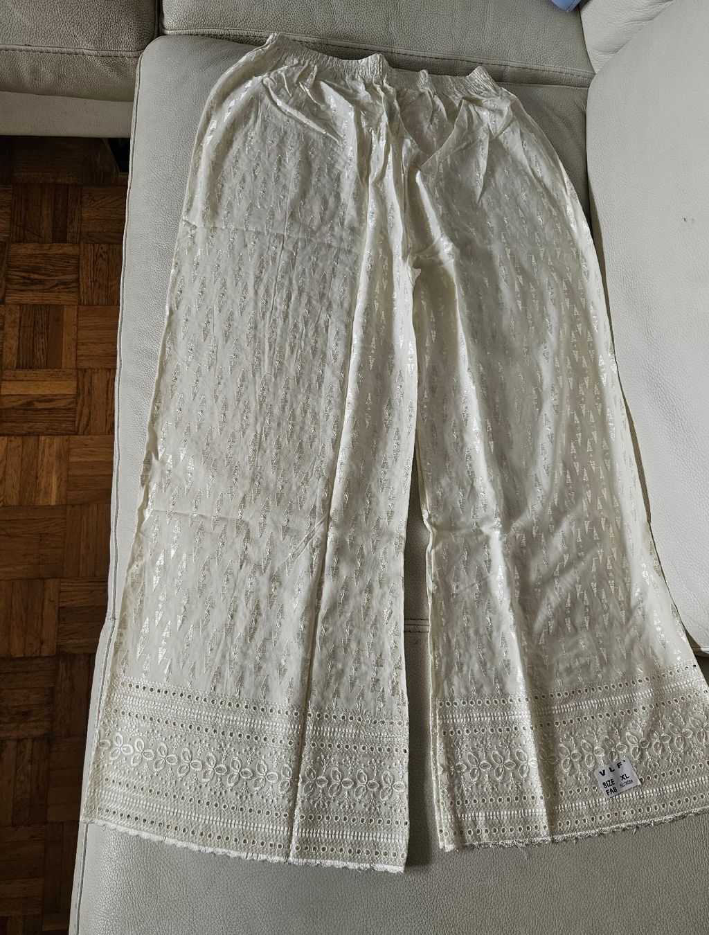 Pantaloni: Pantalon avec broderies – Nuovo e nell'imballaggio originale da Les Acacias venduto da minnie6