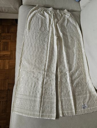 Pantalon avec broderies