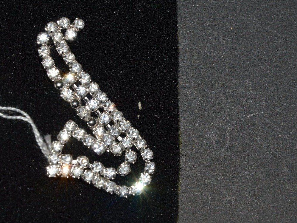 Gablonzer Broschen & Nadeln: Strass Brosche Saxofon Silber – Neu (gemäss Beschreibung) aus Luzern von Jarunka44