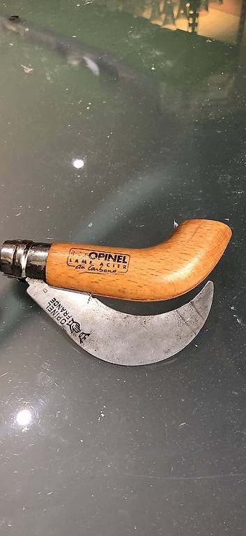 Coltelli tascabile: Opinel serpette Acier au carbone  – Usato da La Chaux-de-Fonds venduto da reg_yw68