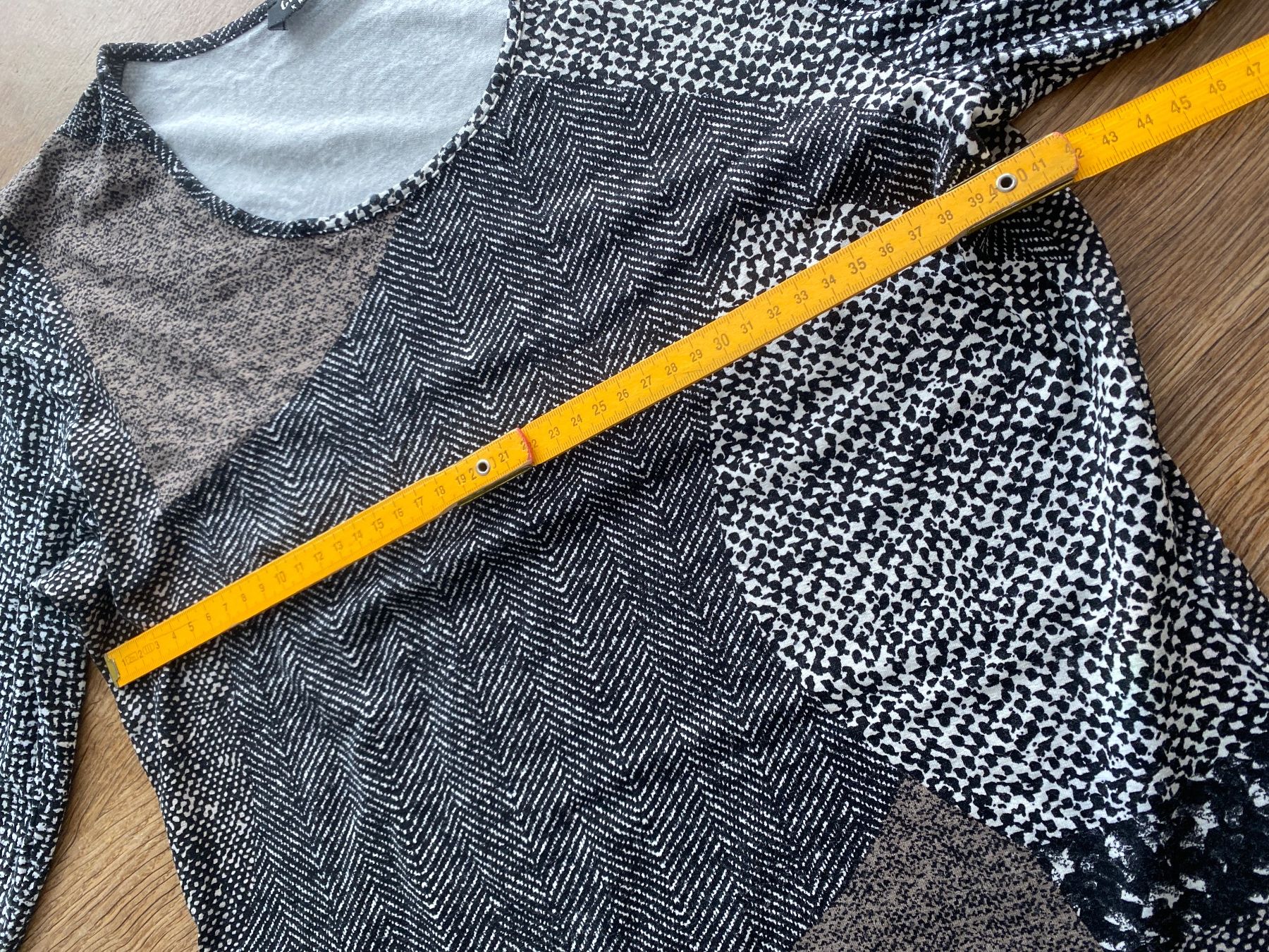 Pullover & Sweatshirts: CAPUCCINO SHIRT/PULLOVER GR.38 schwarz/weiß/mocca gemustert – Gebraucht aus Frauenfeld von Boldi46 2