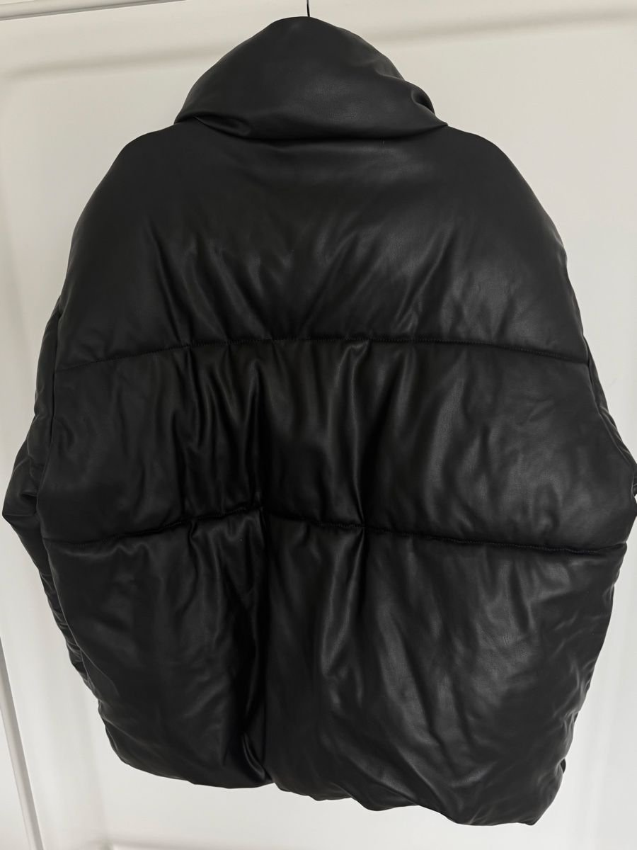 Zara Jacken: Zara faux leather black puffer Jacket – Neu und originalverpackt aus Zürich von di_archive 5