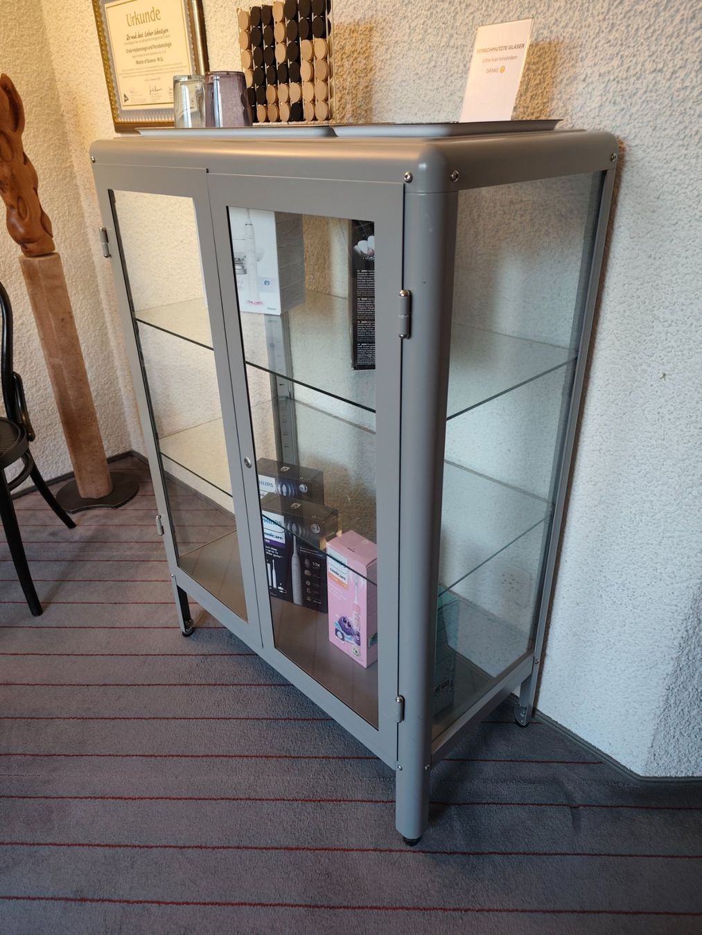 Ikea Vitrinen: Vitrine abschliessbar – Gebraucht aus Zürich von Eszter4 1