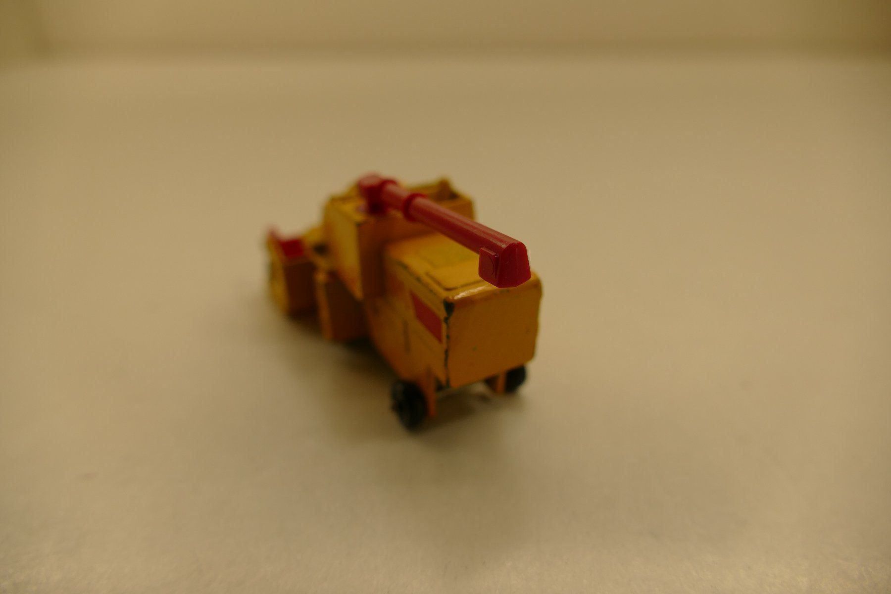 Matchbox Modellini d'auto: Matchbox: Combine Harvester – Usato da Niederhasli venduto da rail-duerst 2