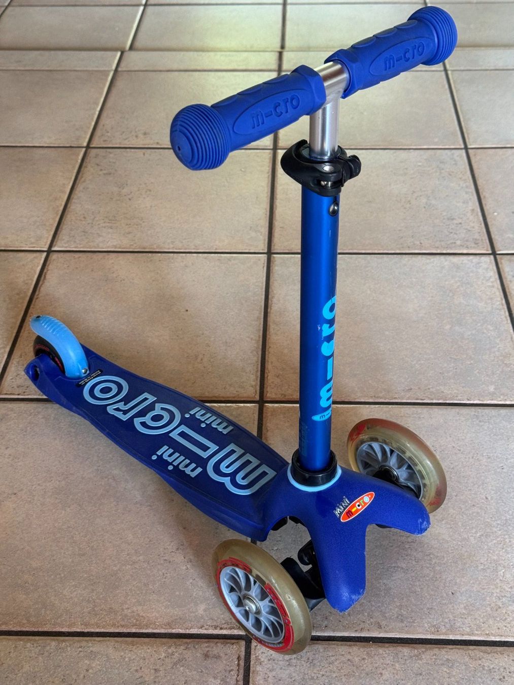 Micro Kickboard: Micro Mini Scooter - Bleu – Usato da La Neuveville venduto da Bernie00 1