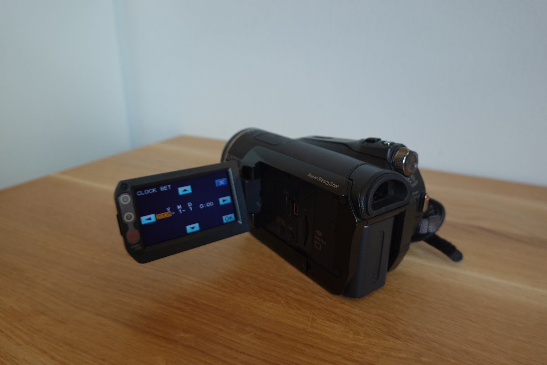 Sony Videocamere: Sony Handycam HDR-HC9 - Schwarz – Usato da Fribourg venduto da mar_9vlt 3