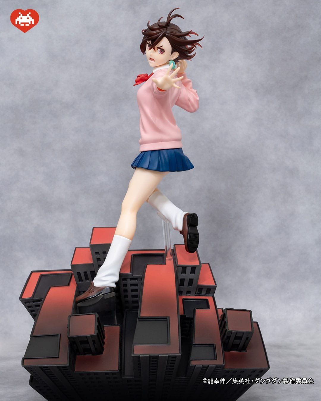 Statuette: Dandadan statuette PVC Dressta Momo 23 cm – Nuovo e nell'imballaggio originale da St-Imier venduto da ATTAKSHOP
