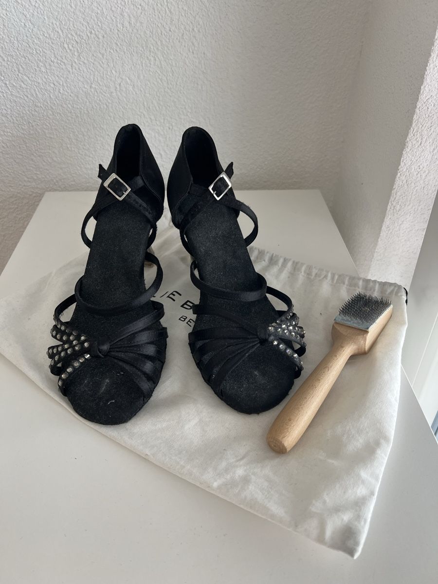 Chaussures femmes: Schwarze Damen Tanzschuhe – D'occasion à Rorschach par Vildakl