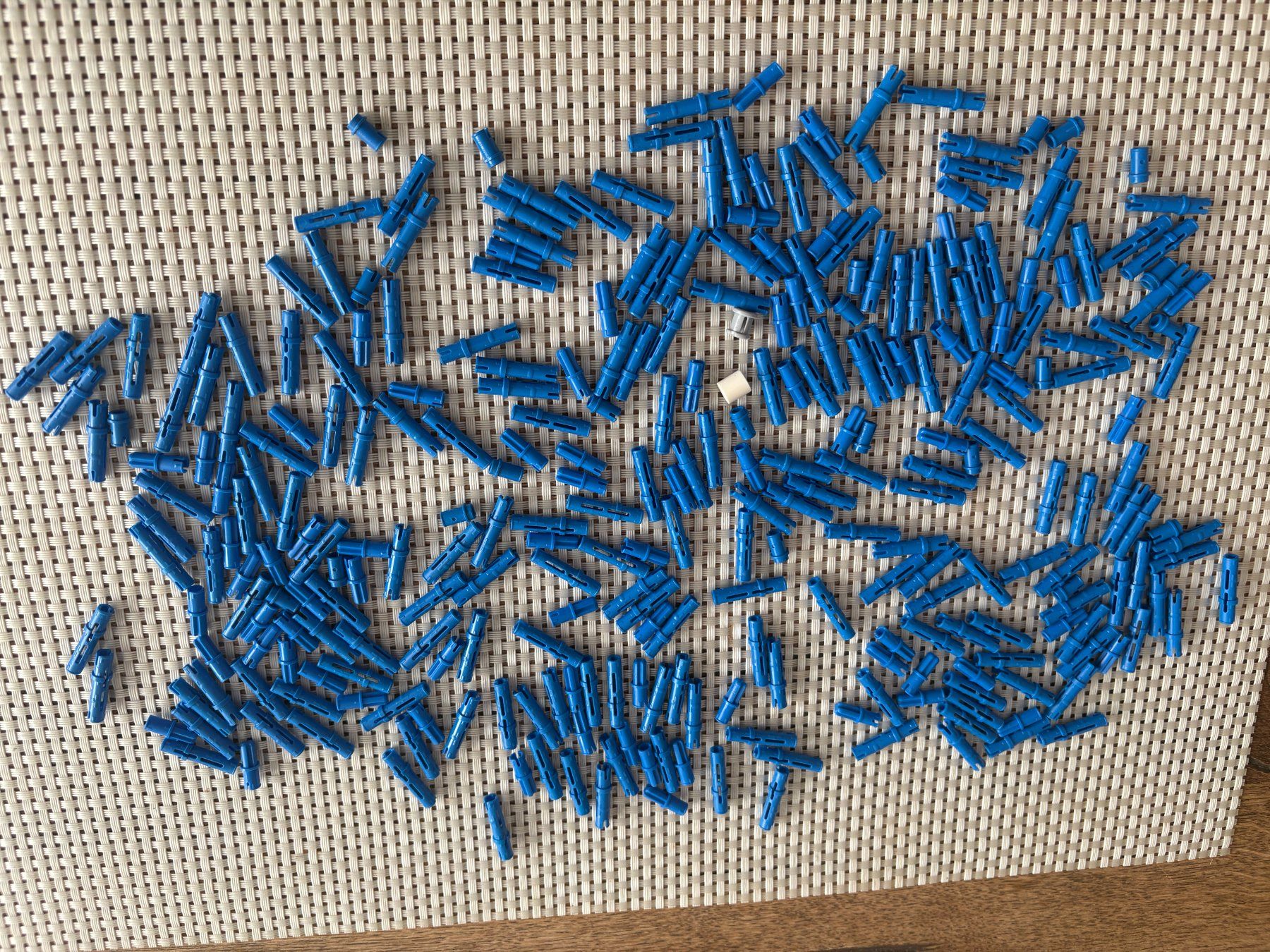 Lego Kit di costruzioni: Lego Technik blaue Pins Pin Stecker LotP – Usato da Buochs venduto da Techtelmechtel