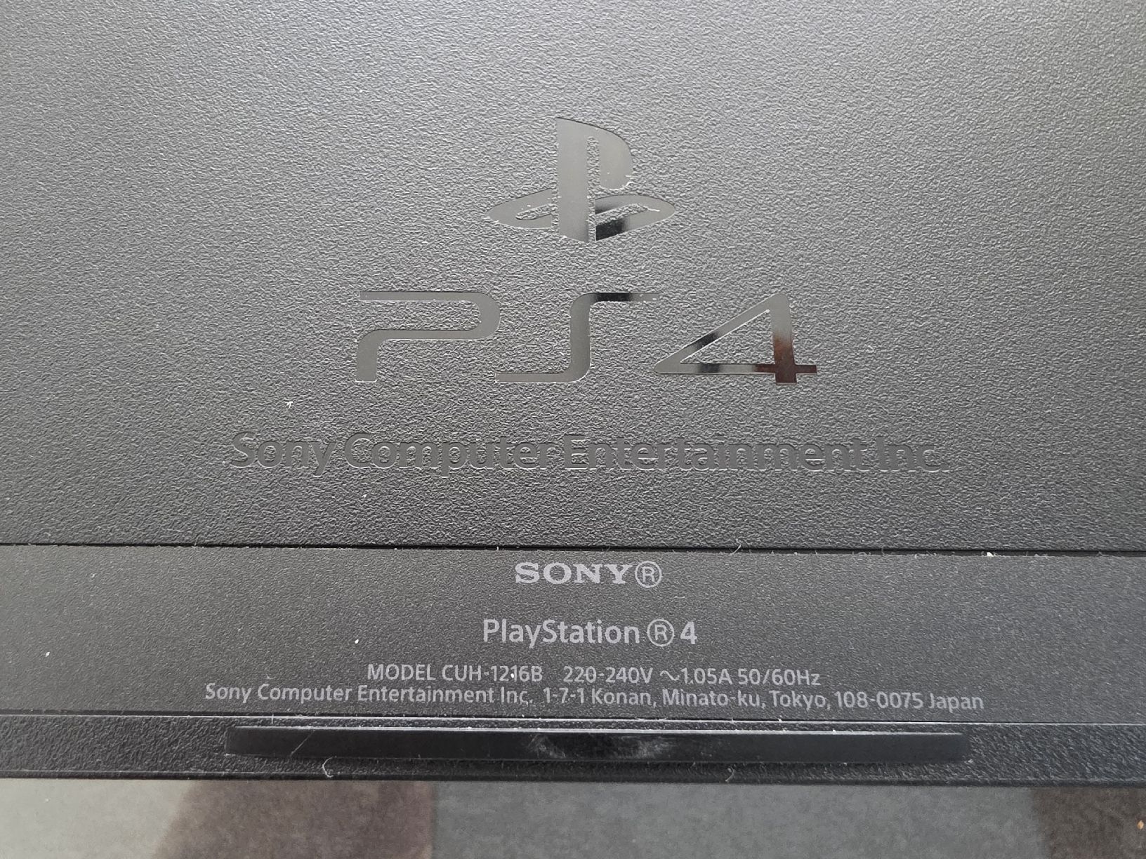Sony Konsolen: PlayStation 4 Slim 1 TB + 2 Controller + Spiele + Komplett-S – Gebraucht aus Laufen von patrikdiri 2