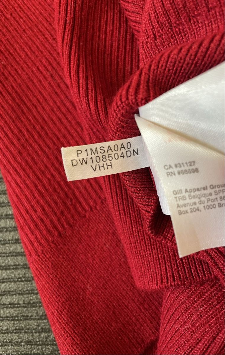 DKNY Pullover & Sweatshirts: Pull DKNY rouge avec fermeture éclair, taille M – Neu (gemäss Beschreibung) aus Vuippens von ale_6gkb 7