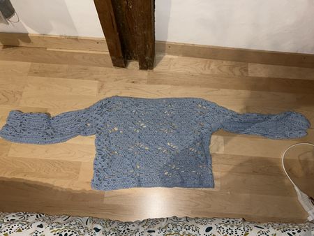 Selbstgehäckelter, hellblauer Sommer-Pulli, Grösse S