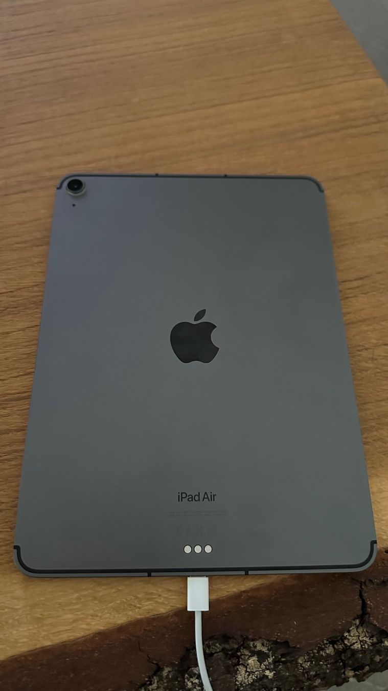 Apple Tablettes PC: iPad Air M1 / 5G / 256GB / black – D'occasion à Pfäffikon ZH par narteq 1
