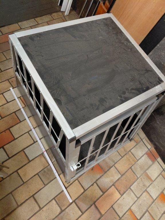 Cages, transport & sécurité: Hundebox – D'occasion à Schlieren par catrade 1
