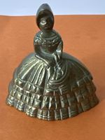 kleine Tischglocke aus Messing ( Frau )