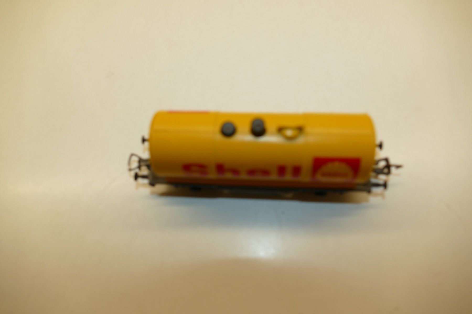 Liliput Modelleisenbahnen: Liliput H0: ÖBB Kesselputzwagen Shell – Gebraucht aus Niederhasli von rail-duerst 5