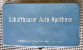 Schaffhauser Auto-Apotheke 1950 mit Teil-Originalinhalt