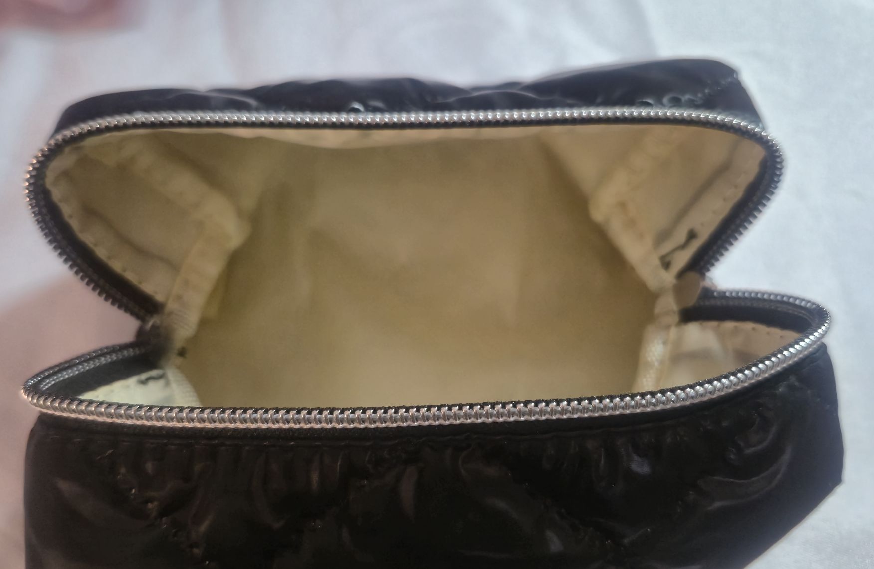 Taschen für Damen: Pochette nera imbottita trapuntata con cerniera – Neu (gemäss Beschreibung) aus Giubiasco von Stefaniav 5