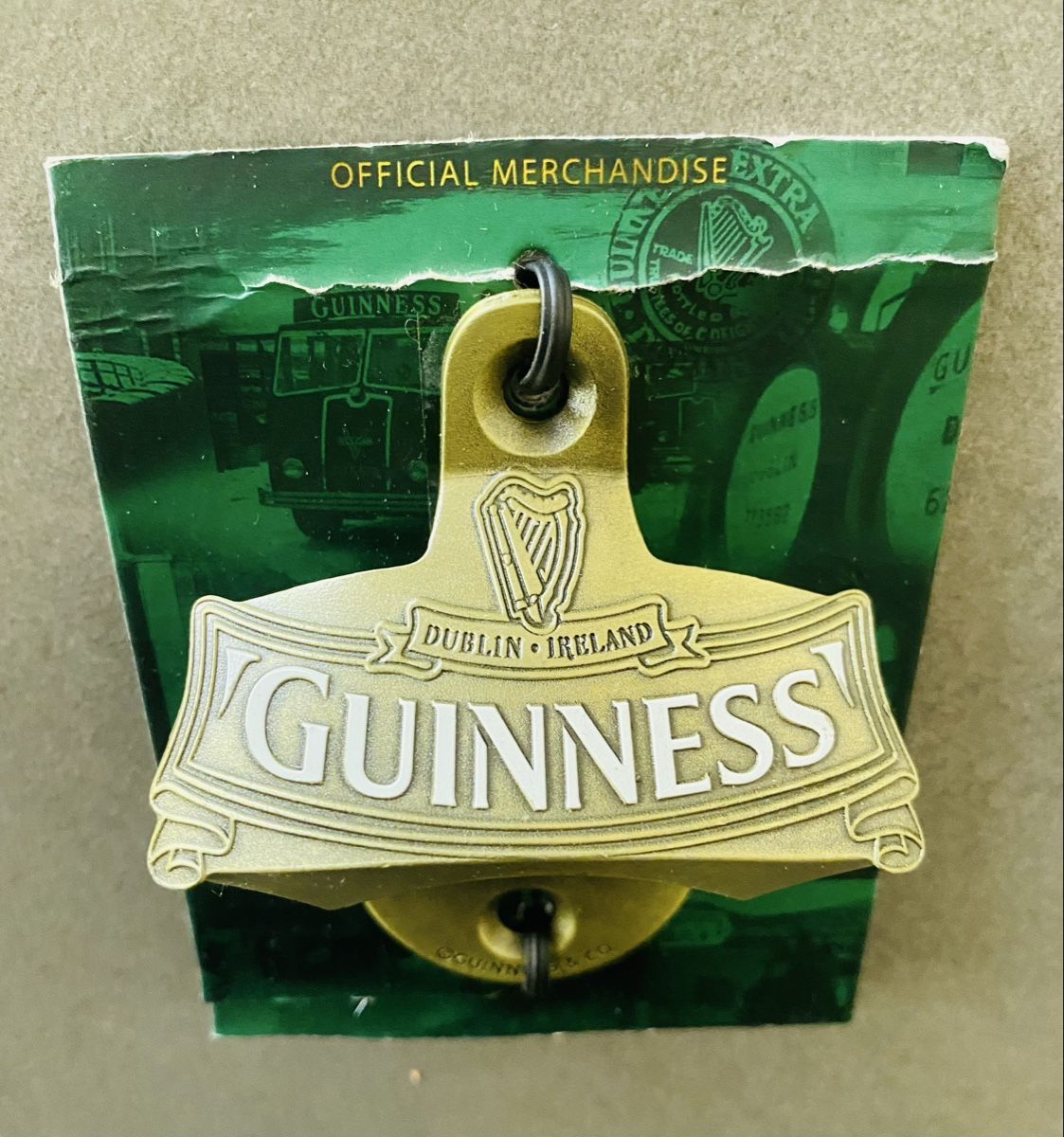 Elettrodomestici da cucina: Guinness Wandflaschenöffner Original – Nuovo e nell'imballaggio originale da Basel venduto da OffPitchCollective 1
