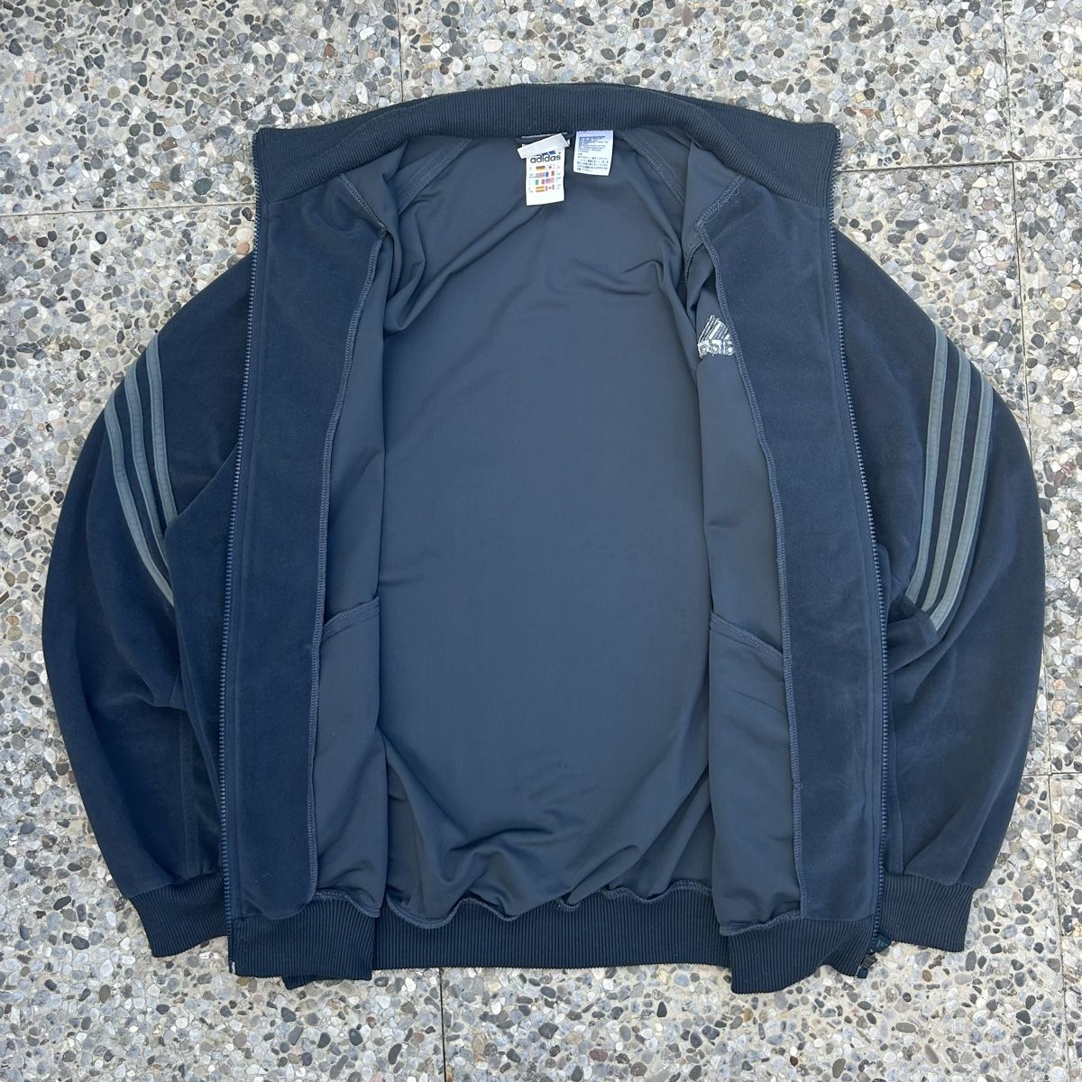 Adidas Vestes: Vintage Adidas velour track jacket blue – D'occasion à brent par fukusapes 3