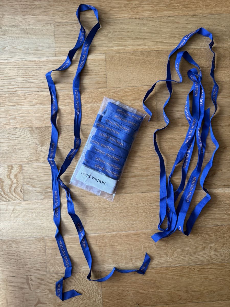 Nastri decorativi: ORIGINALE LOUIS VUITTON GESCHENKBÄNDER BLAU – Nuovo (secondo la descrizione) da Rorschacherberg venduto da drdupor 1