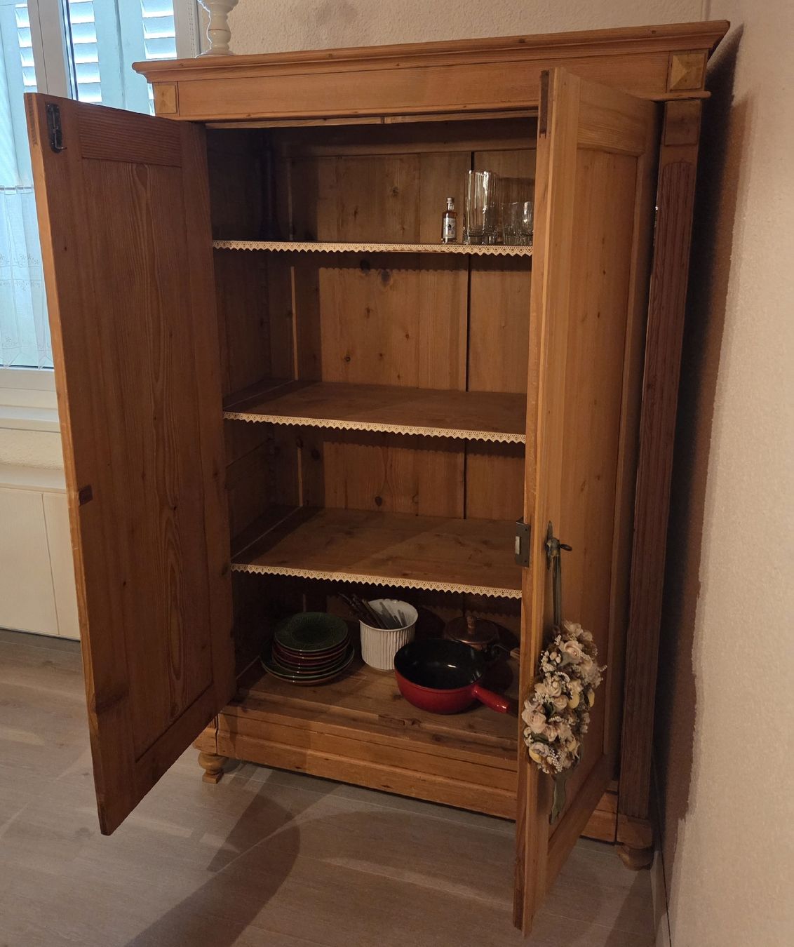 Schränke: Antiker Holzschrank "restauriert", Möbel, Wohnzimmer – Gebraucht aus Klingnau von Groofty69 8