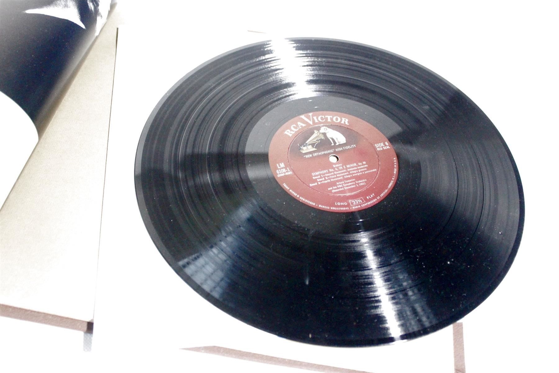 Dischi in vinile: TOSCANINI: Four Brahms Synphonies – Usato da Bern venduto da vinyl-heaven 9