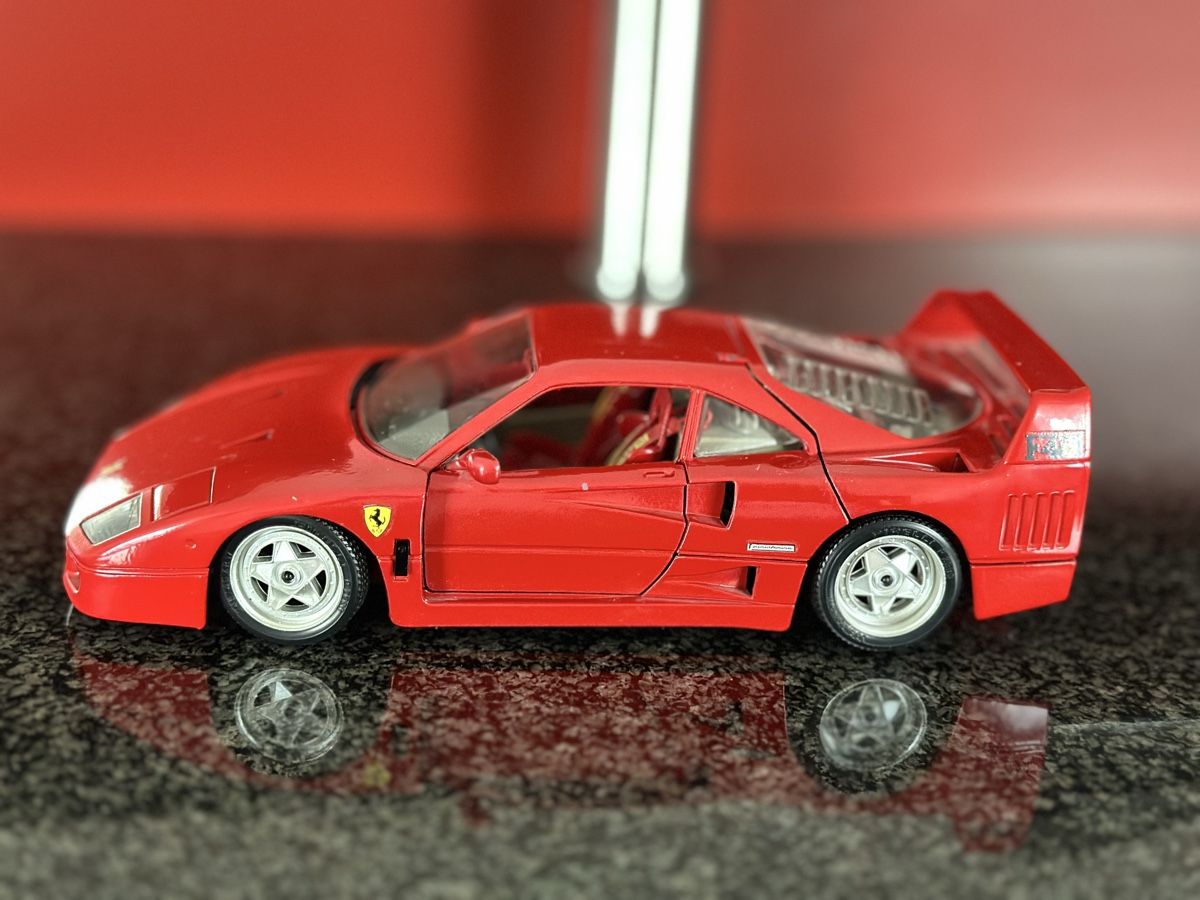 Ferrari Modellini d'auto: Ferrari F40 1/18 – Usato da Schlieren venduto da Kamacho 2