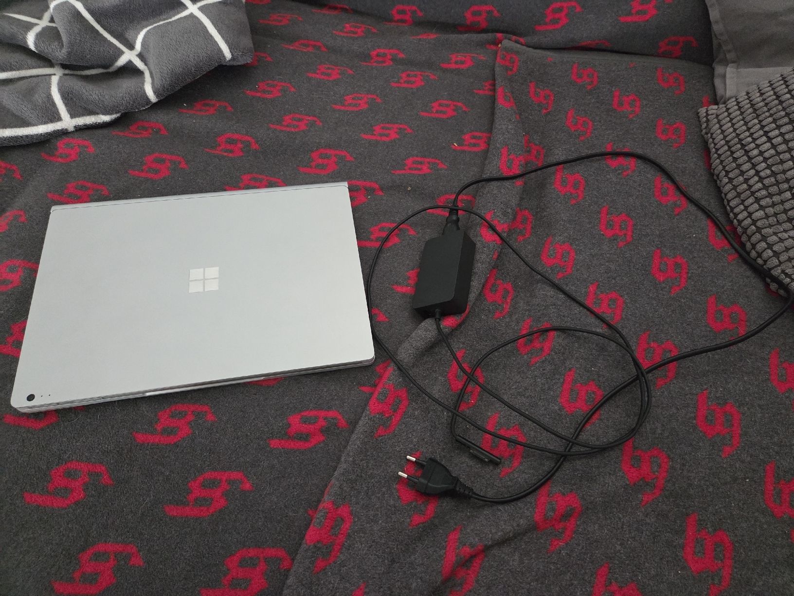 Microsoft Notebook: Microsoft Surface Book i7 8GB 256GB SSD – Usato da Oberhasli venduto da General-Dealer 3