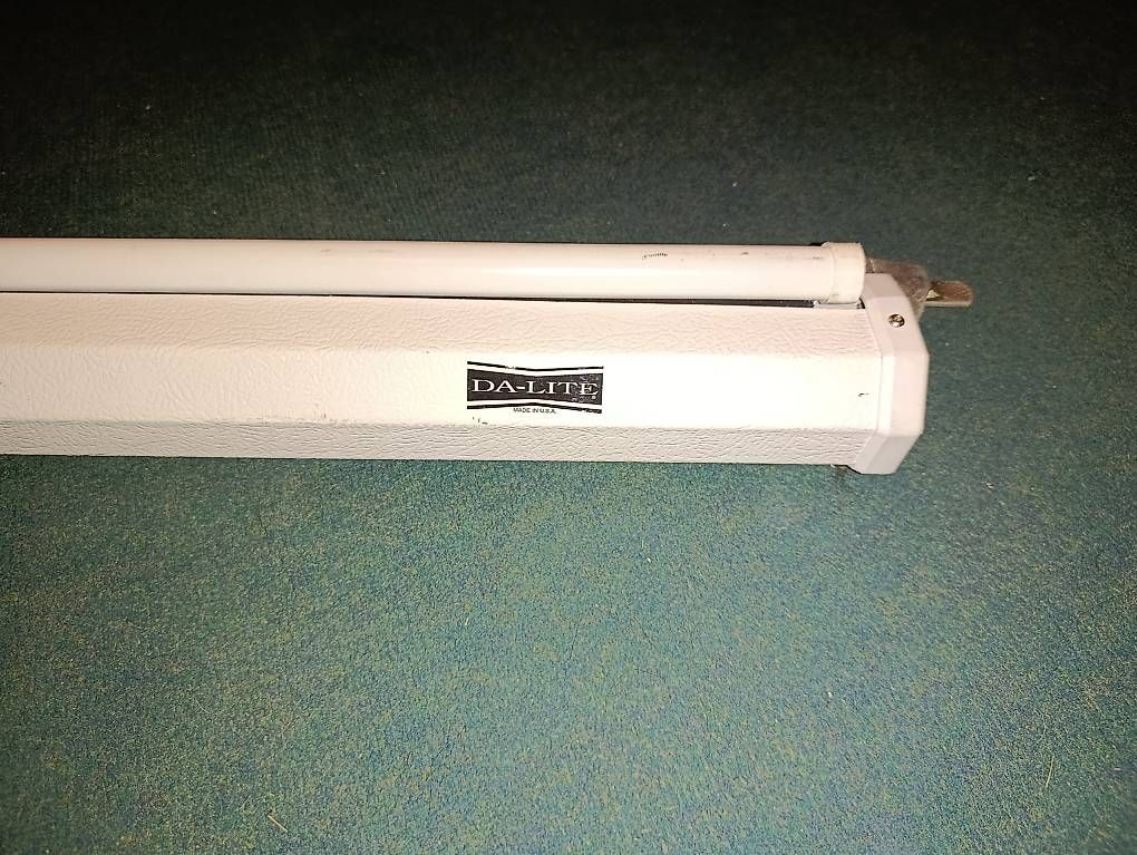 Altri Accessori: Écran de projection DA-LITE ~1.8x2m – Usato da Montpreveyres venduto da top_gun5025 1