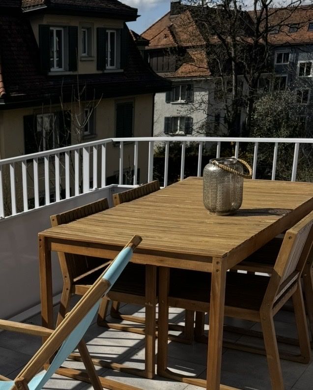 Set di tavolo e panche: Wooden Balcony Dining Table Set – Usato da Zürich venduto da flo_8yph