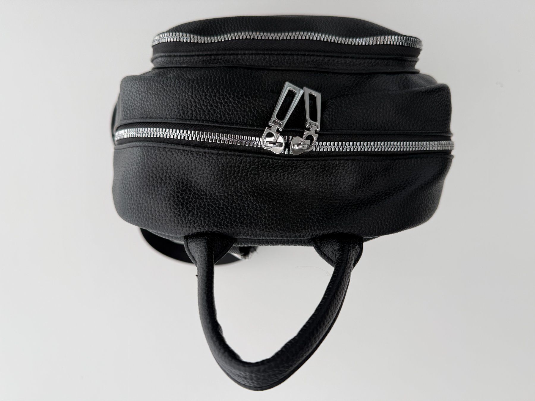 Zaini: Rucksack Schwarz, Kunstleder Schwarz, mittlere Grösse, NEU – Nuovo (secondo la descrizione) da Unterengstringen venduto da Tnovus 3