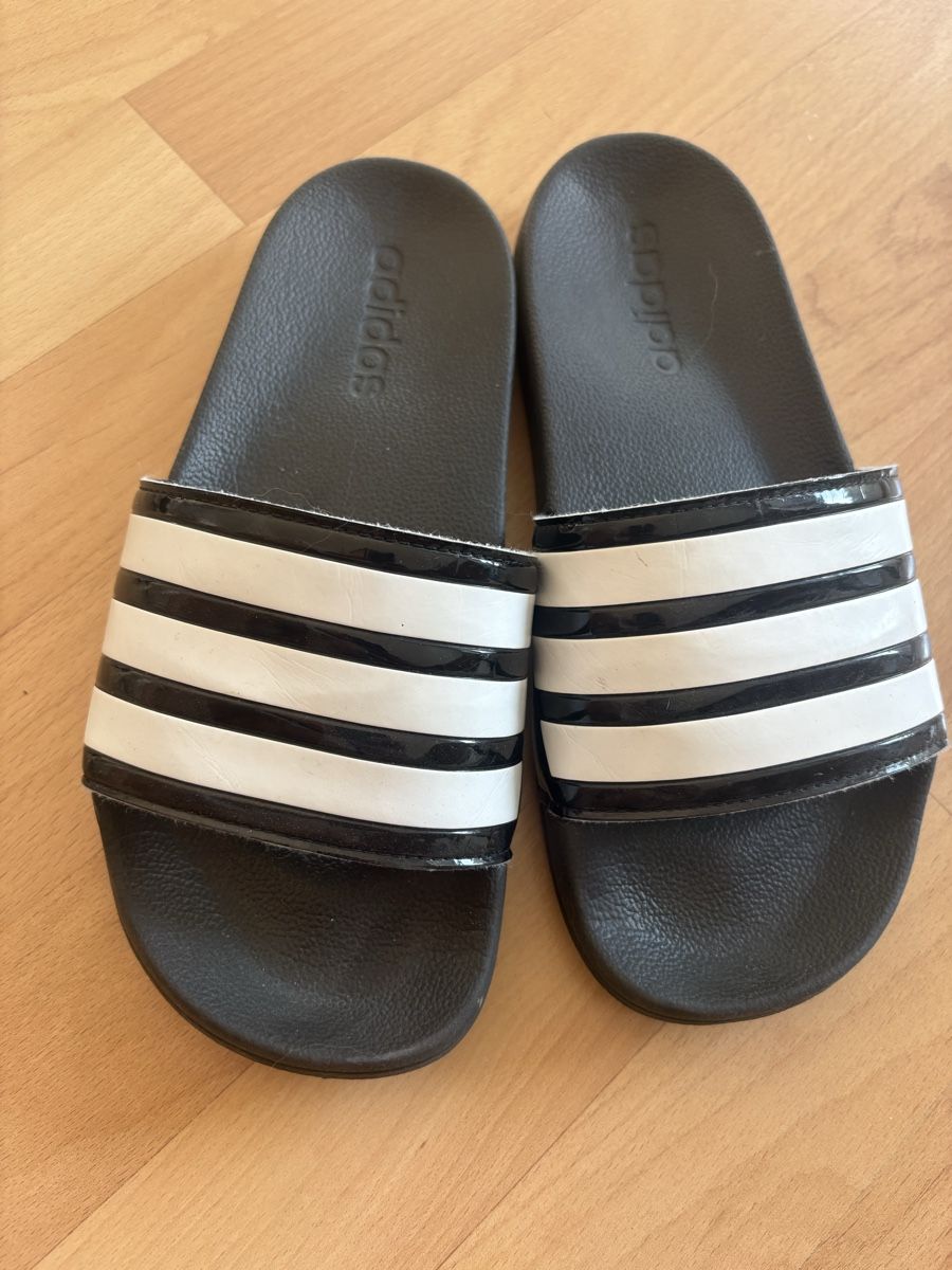 Adidas Scarpe da donna: Adidas Pantoletten, Gr 9 – Usato da Schliern b. Köniz venduto da Giulae