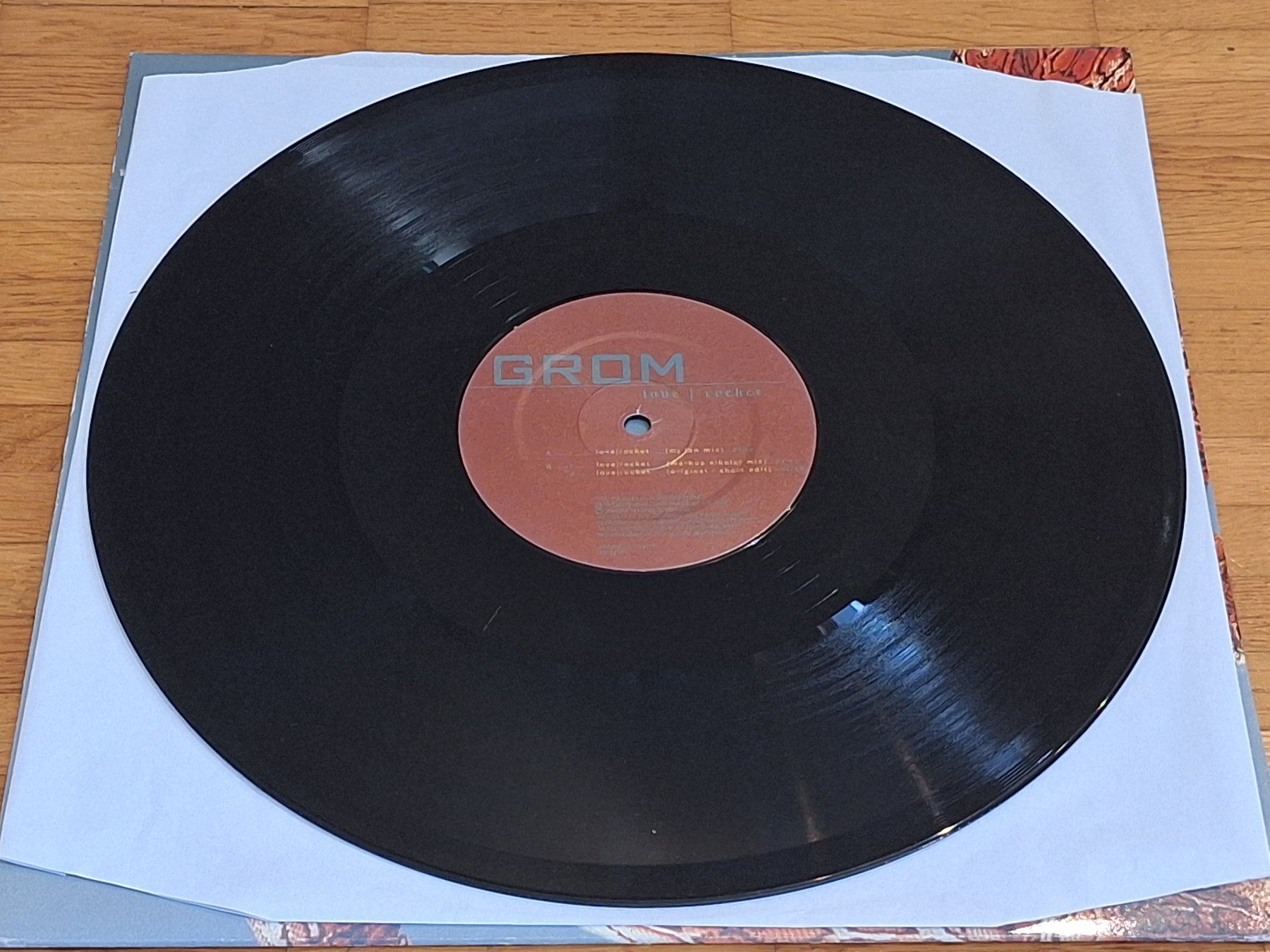 Dischi in vinile: Grom, Love | Rocket - 12" Maxi DE 2002 – Nuovo (secondo la descrizione) da Oberentfelden venduto da Musicud 2