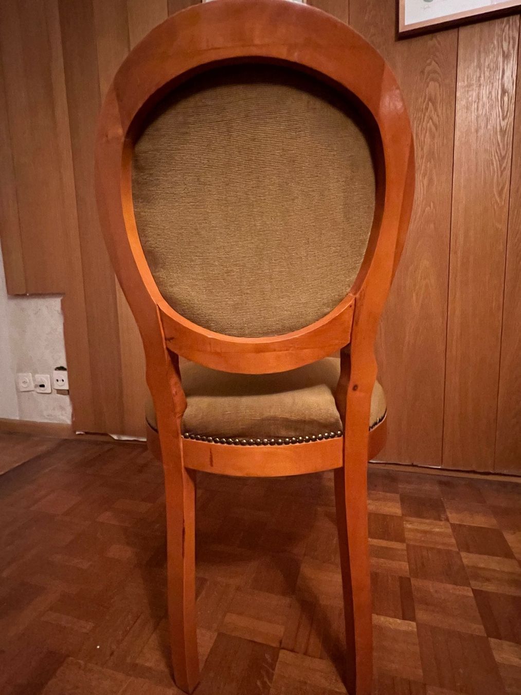 &Tradition Sedie: 4 elegante Wohnzimmerstühle im klassischen Stil – Usato da Wallbach venduto da Rufda 2