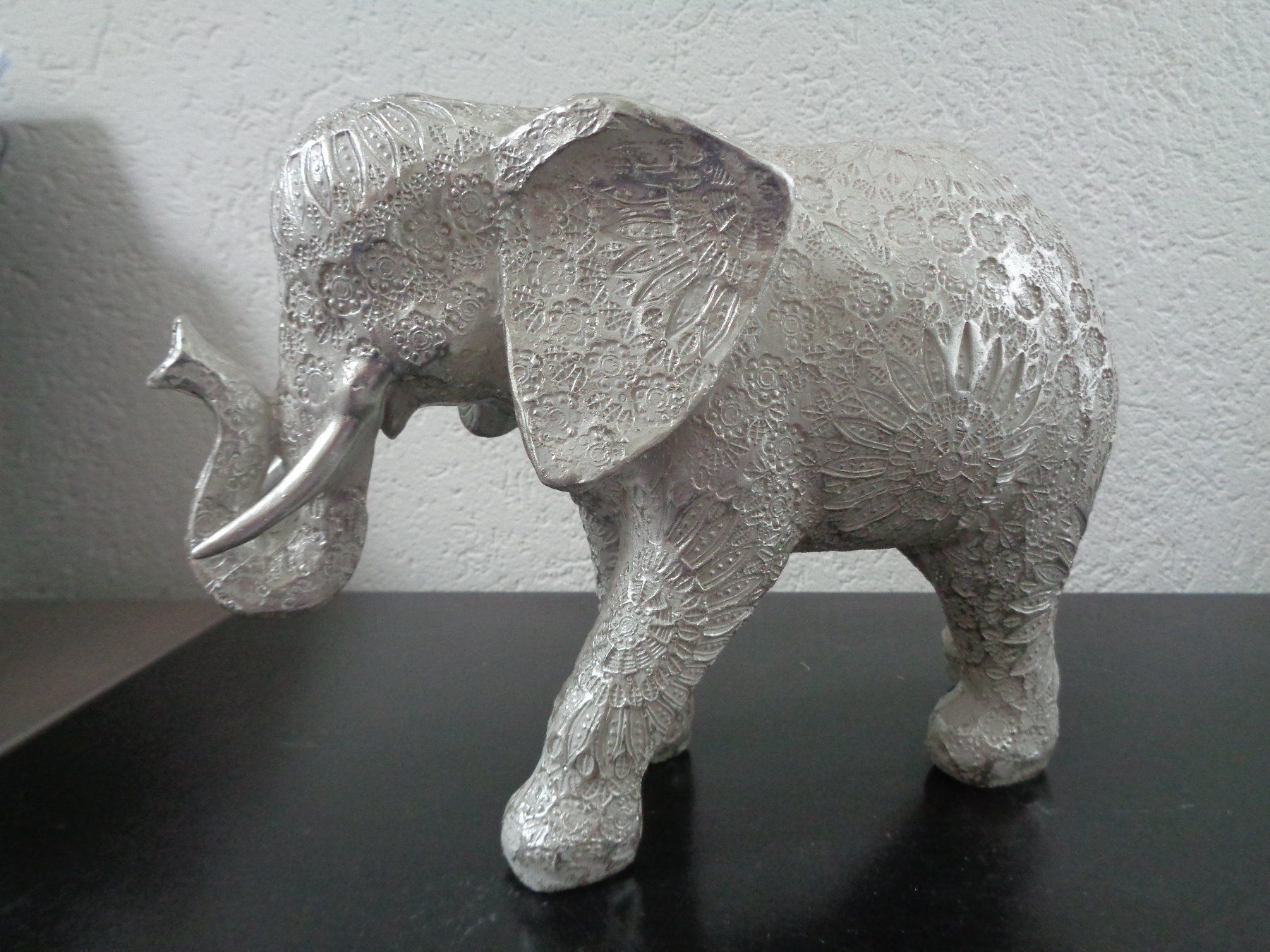 Sculture & Statue: Stehender Elefant (26 cm) – Nuovo e nell'imballaggio originale da Langenbruck venduto da Gumsi 1