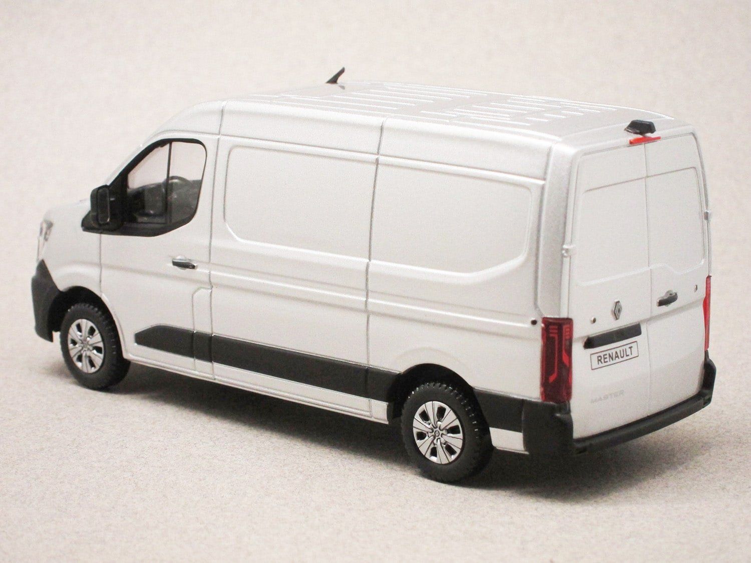 Renault Modellautos: Renault Master IV E-Tech seit 2024 silber met. / schwarz – Neu und originalverpackt aus Gerlafingen von espero88 7