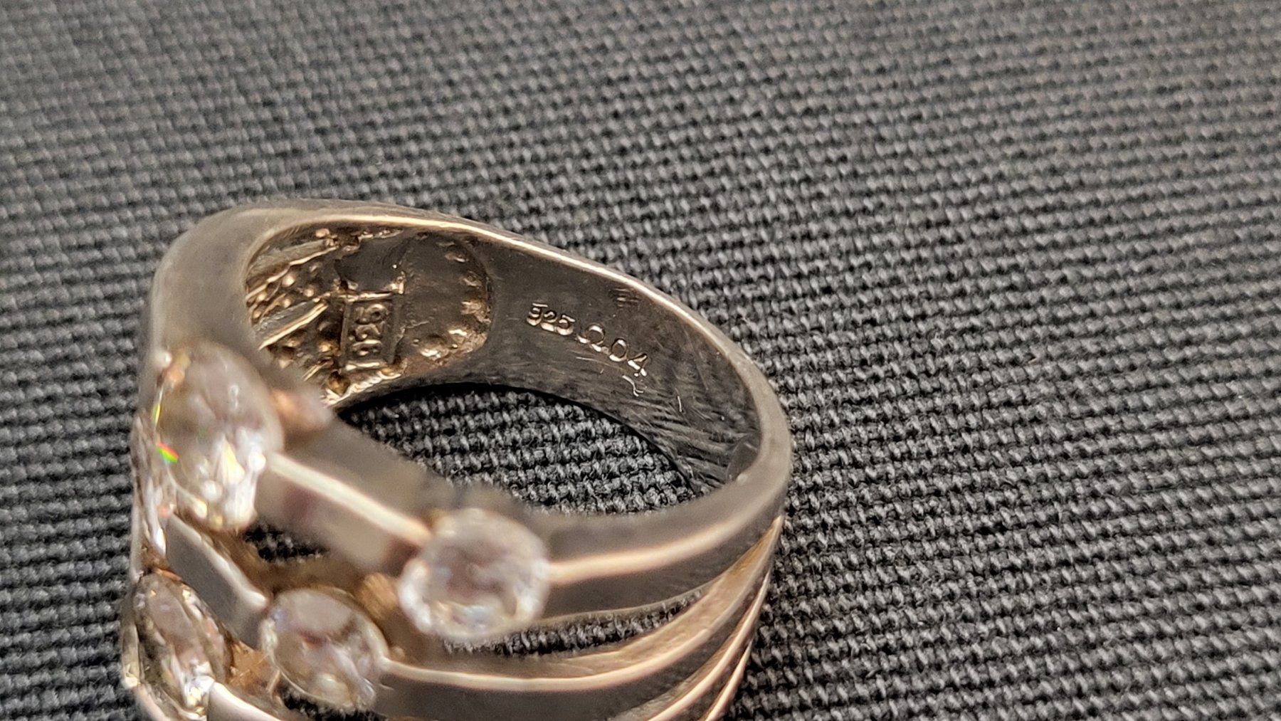 Anelli: Silberring 925 mit geschliffenen Steinchen – Usato da Basel venduto da spinne02 9